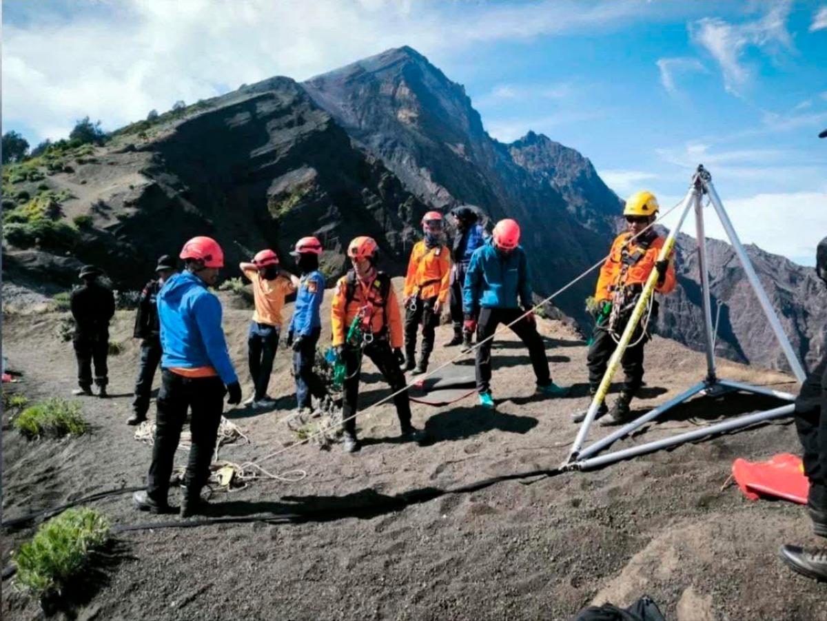 Indonesia urges safer hiking after tourist death on Mount Rinjani Indonesia urges safer hiking after tourist death on Mount Rinjani