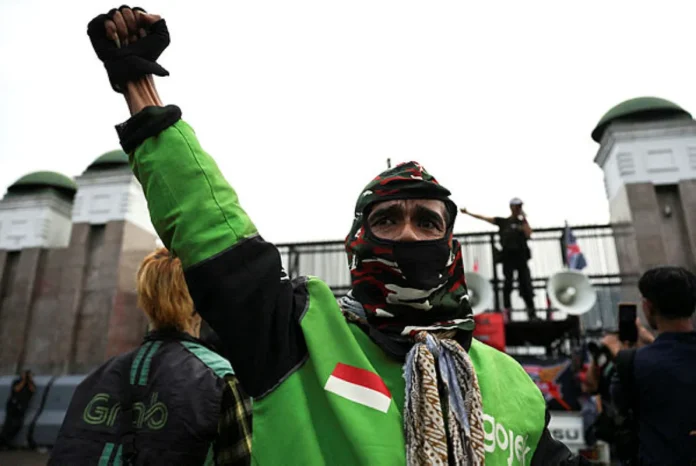 Indonesia plans major ride-hailing reforms with lower commissions, full insurance