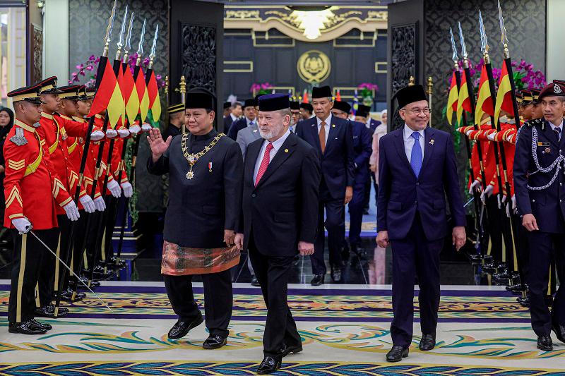Indonesian President Prabowo accorded state welcome at Istana Negara
