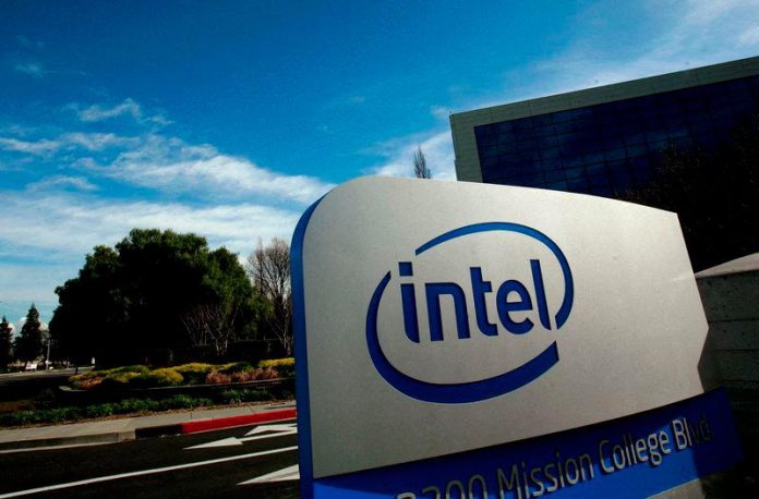 Intel shares fall as dour forecasts overshadow CEO's turnaround promises