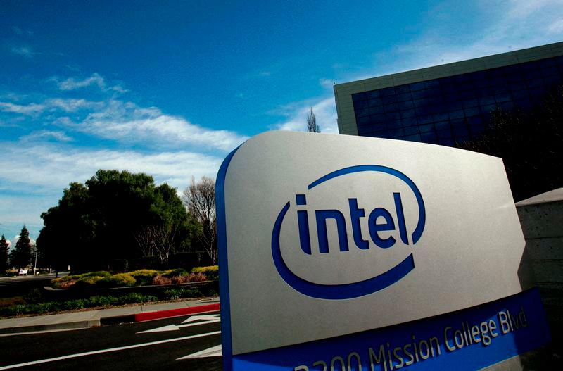 Intel shares fall as dour forecasts overshadow CEO's turnaround promises