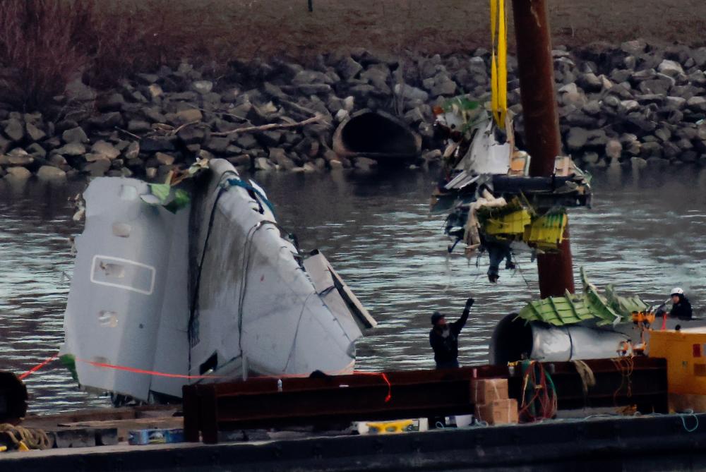 Investigators probe Washington plane crash wreckage and flight logs Investigators probe Washington plane crash wreckage and flight logs