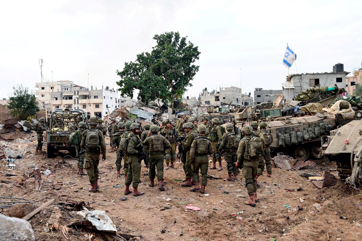 Israelis attack soldiers in occupied West Bank Israelis attack soldiers in occupied West Bank