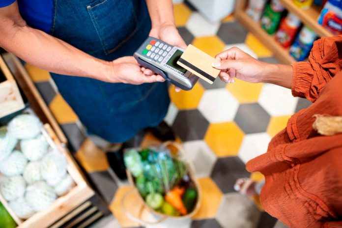 “It’s okay, I can pay for you” - Kind Indian woman help M’sian pay for groceries amid app glitch 