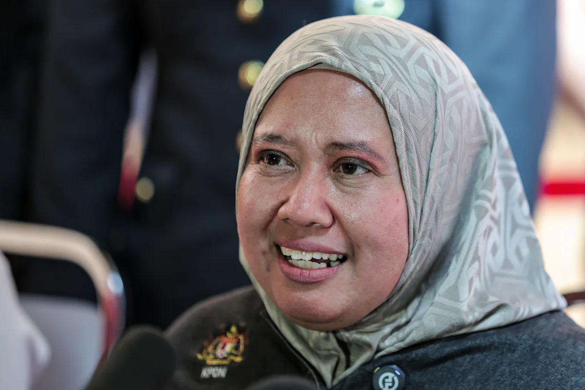 KPDN Johor siasat kenderaan asing tutup plat isi RON95