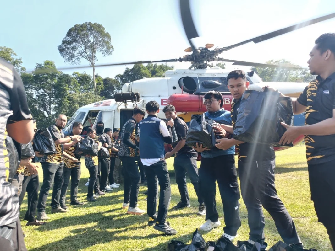 JBPM_selesa_hantar_bekalan_makanan_ke_pos_Orang_Asli_Gua_Musang