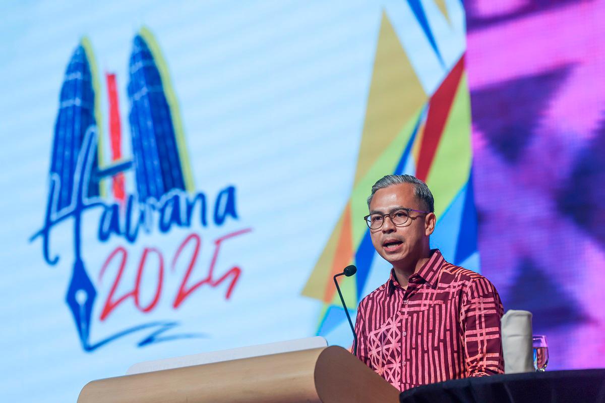 JaPen must disseminate key government policies to MADANI communities within 24 hours - Fahmi JaPen must disseminate key government policies to MADANI communities within 24 hours - Fahmi