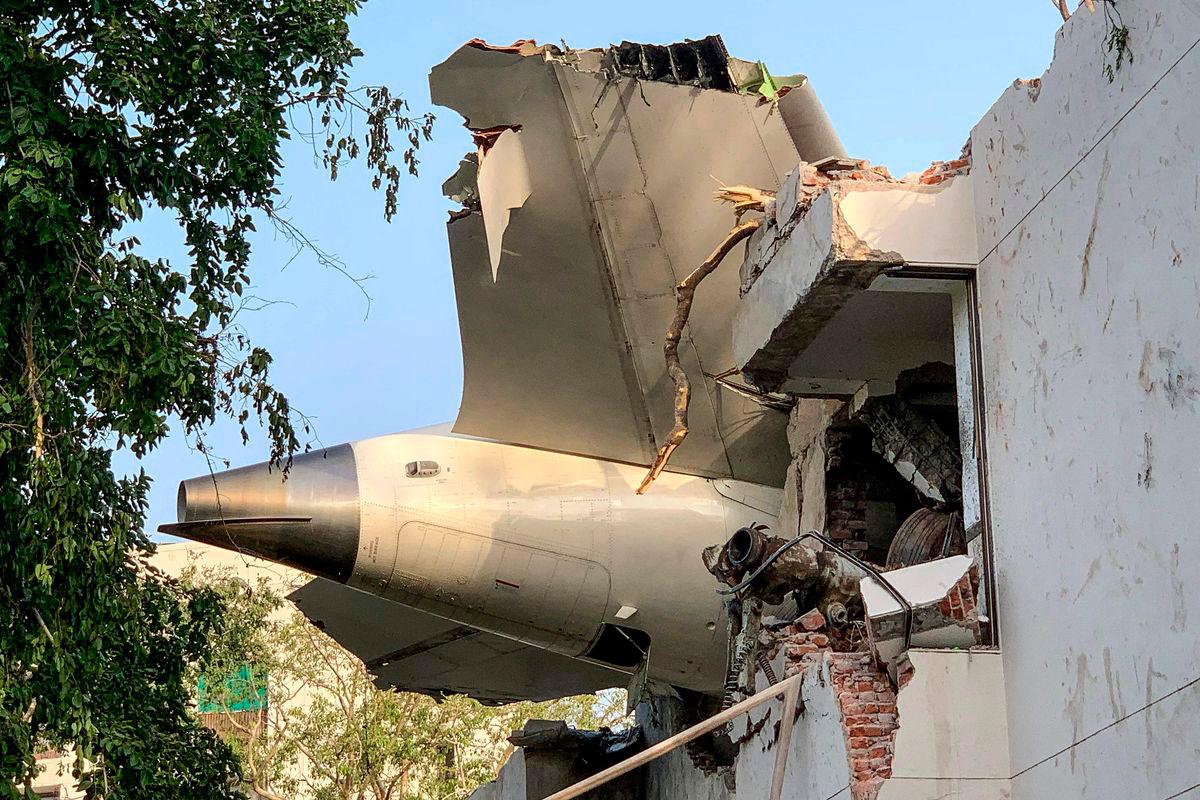 Jadual penerbangan malaysia ke Ahmedabad tidak berubah selepas kemalangan Air India Jadual penerbangan malaysia ke Ahmedabad tidak berubah selepas kemalangan Air India