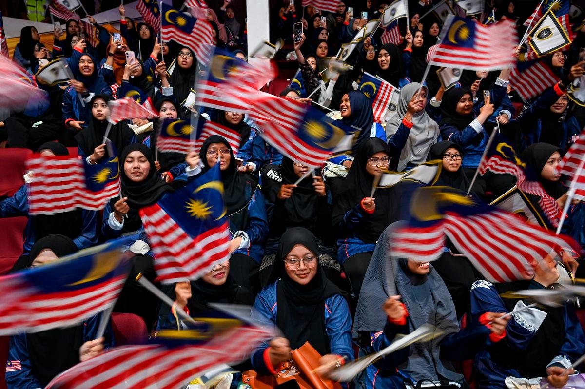 Jalur Gemilang - Symbol of country’s dignity Jalur Gemilang - Symbol of country’s dignity