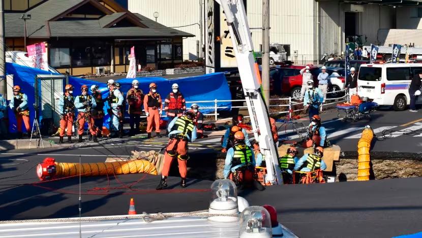 Japan trucker still stuck in sinkhole after 24 hours Japan trucker still stuck in sinkhole after 24 hours