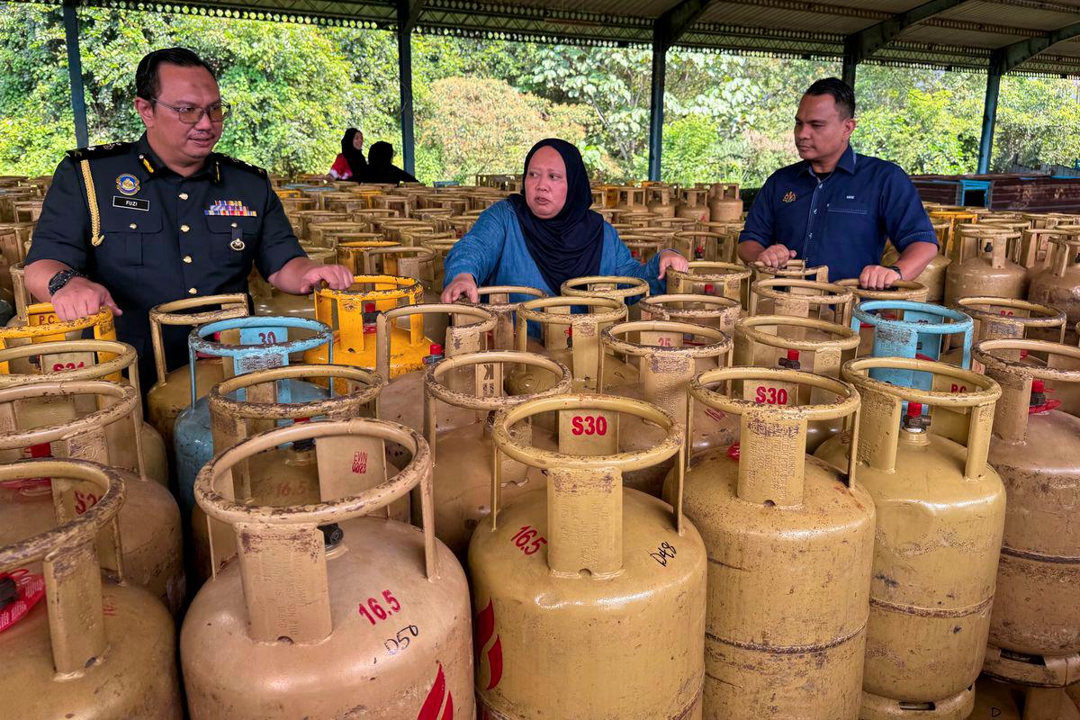 Johor KPDN busts LPG misappropriation syndicate, seizes goods worth RM200,000 Johor KPDN busts LPG misappropriation syndicate, seizes goods worth RM200,000