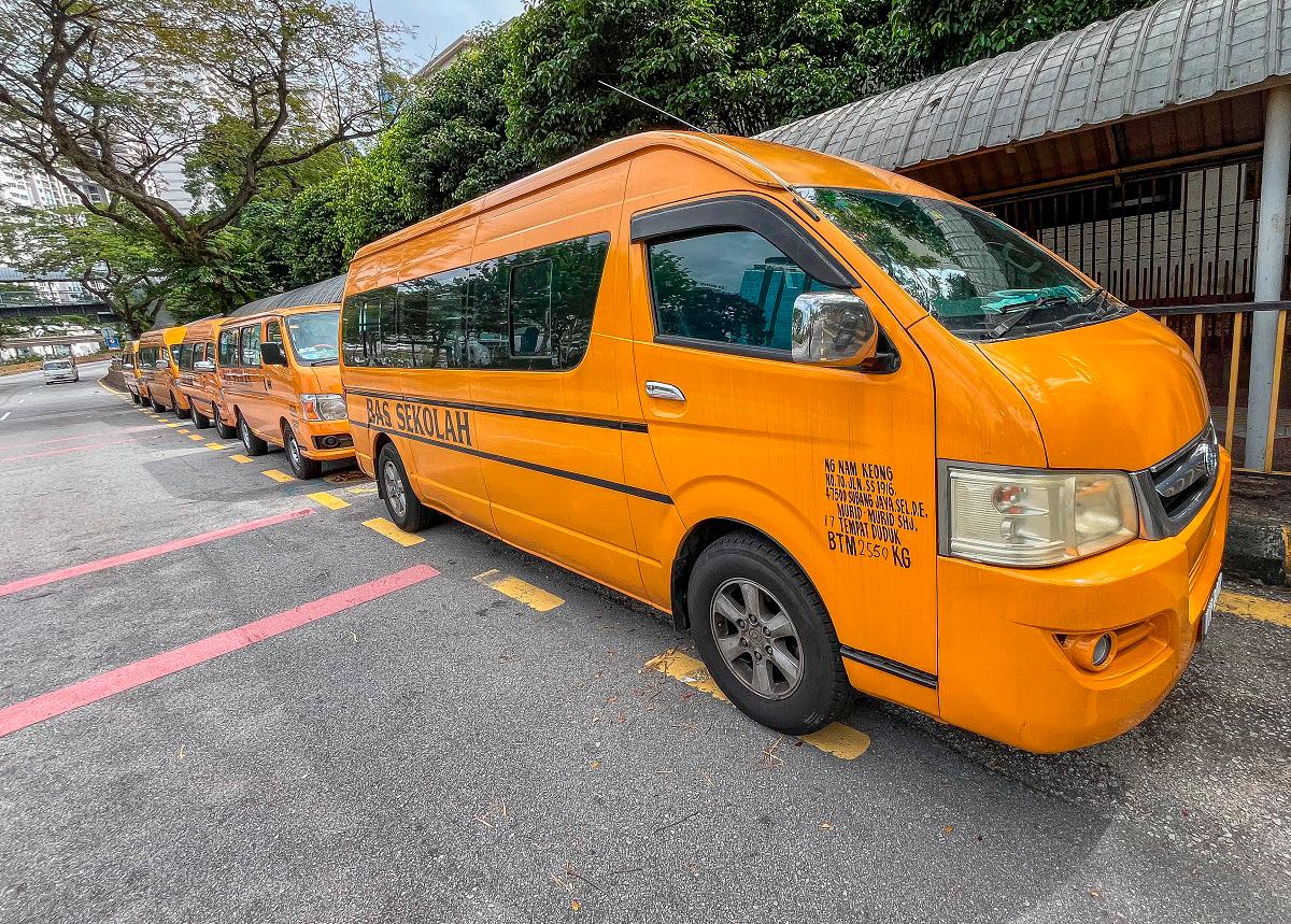 Johor tetapkan 7 SOP elak insiden kanak-kanak tertinggal dalam van, bas sekolah Johor tetapkan 7 SOP elak insiden kanak-kanak tertinggal dalam van, bas sekolah