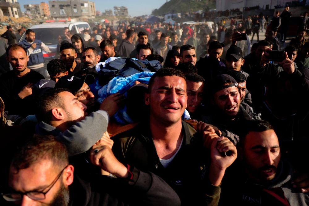 Journalist for Al Jazeera killed in Gaza, 7 days into Israeli offensive Journalist for Al Jazeera killed in Gaza, 7 days into Israeli offensive