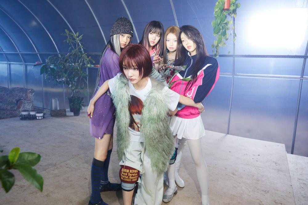 K-pop rookie KiiiKiii drops debut album
