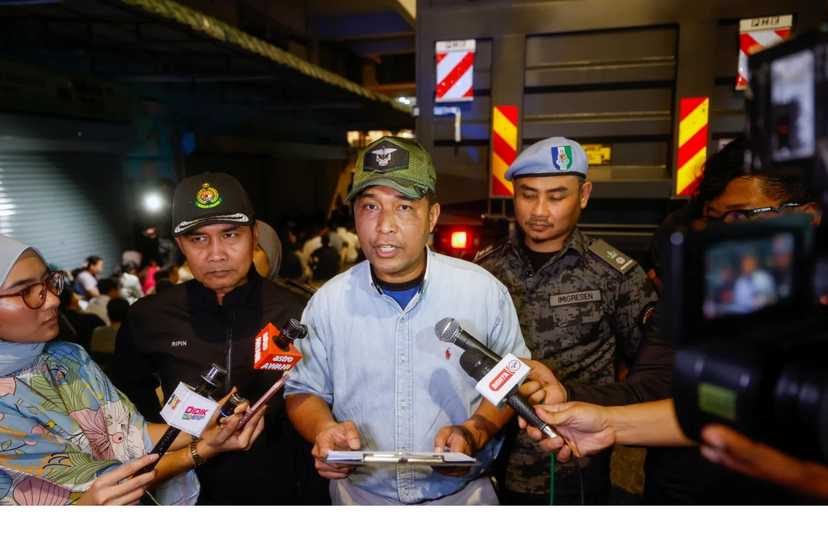 217 foreign nationals detained in immigration raids at KL malls 217 foreign nationals detained in immigration raids at KL malls