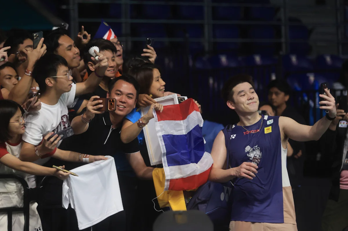 Kunlavut finds motivation in bak kut teh meal with idol Lee Chong Wei Kunlavut finds motivation in bak kut teh meal with idol Lee Chong Wei