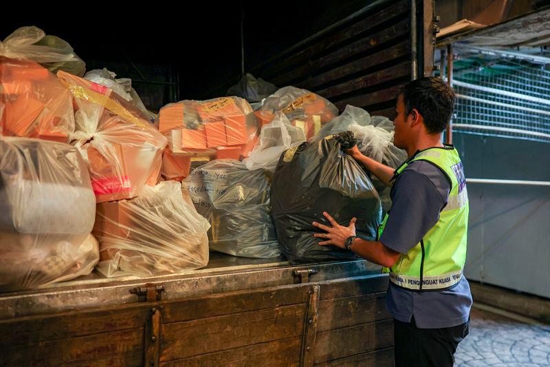 KPDN seizes 5,500 counterfeit items worth RM360,000 around Jalan Petaling 