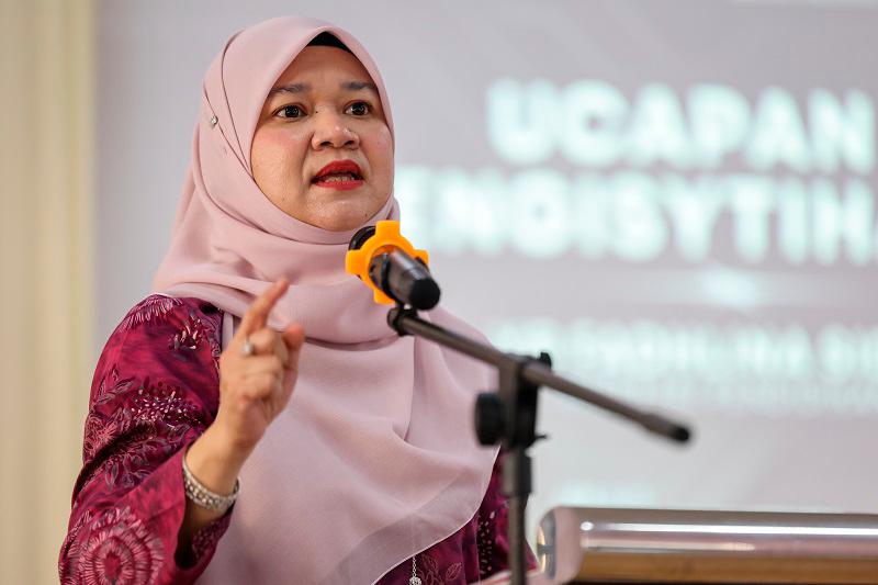 KPM sasar semua sekolah dilengkapi ‘smartboard’ menjelang 2027 - Fadhlina