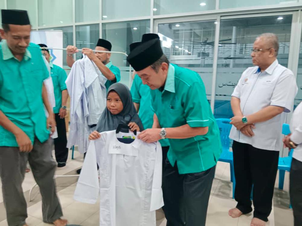 Kebakaran Putra Heights: YIDE sumbang pakaian seragam sekolah kepada 194 pelajar terkesan Kebakaran Putra Heights: YIDE sumbang pakaian seragam sekolah kepada 194 pelajar terkesan