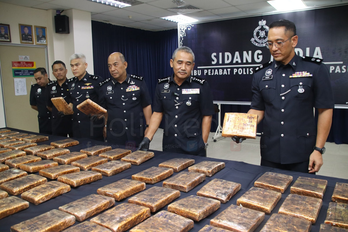 Kedah police seize RM300k worth of ganja in Bukit Kayu Hitam raids Kedah police seize RM300k worth of ganja in Bukit Kayu Hitam raids