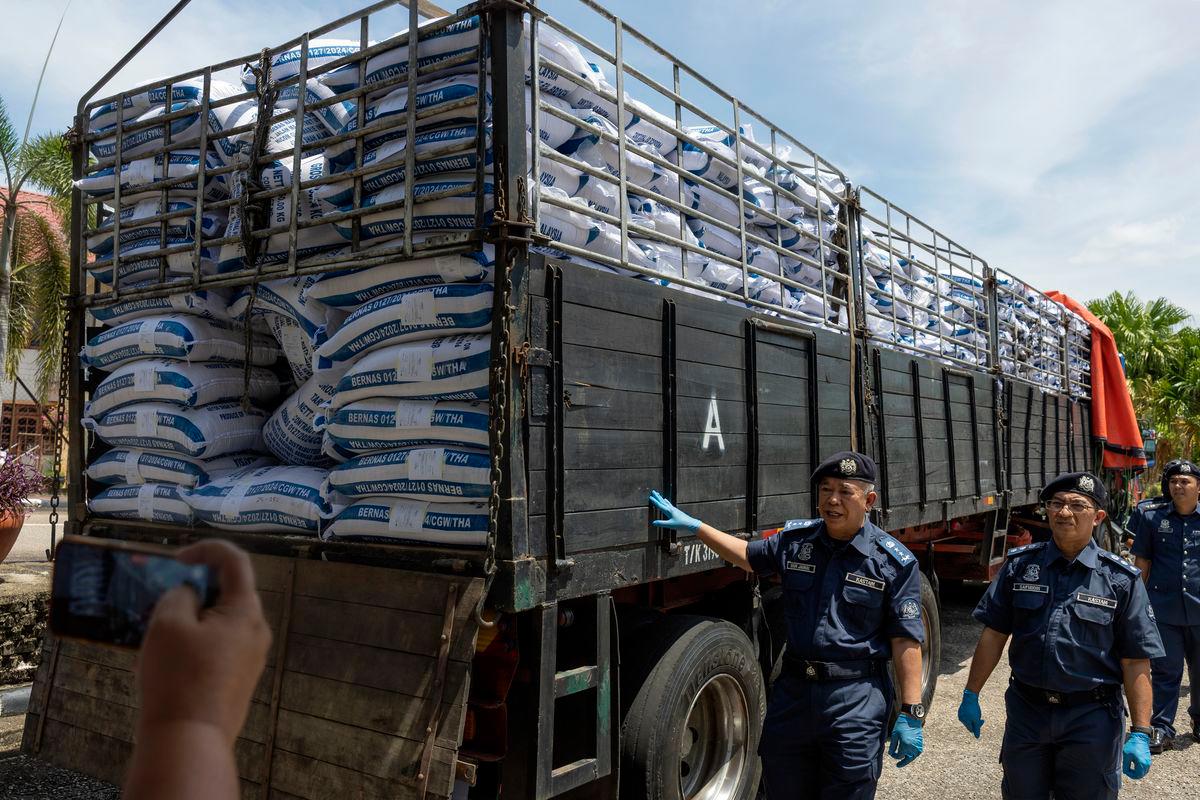 Kelantan Customs foils rice smuggling attempts seizing 173 tonnes Kelantan Customs foils rice smuggling attempts seizing 173 tonnes
