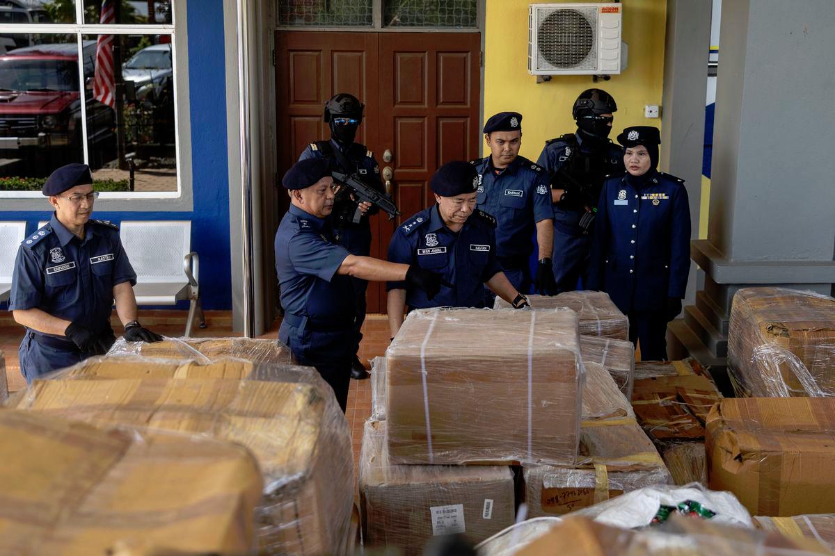 Kelantan JKDM seizes RM600k chewing tobacco in smuggling bust Kelantan JKDM seizes RM600k chewing tobacco in smuggling bust