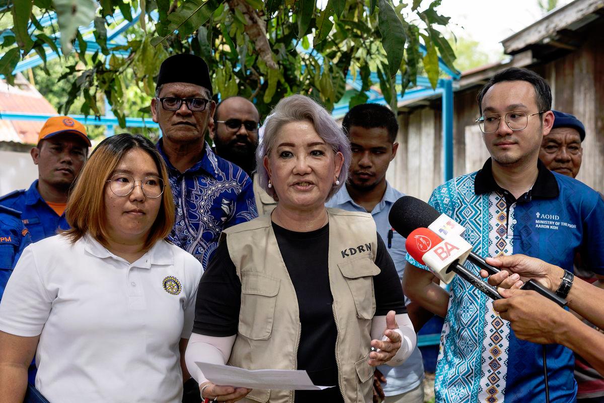 Kelantan NGOs deliver emergency rafts to help communities brace for floods Kelantan NGOs deliver emergency rafts to help communities brace for floods