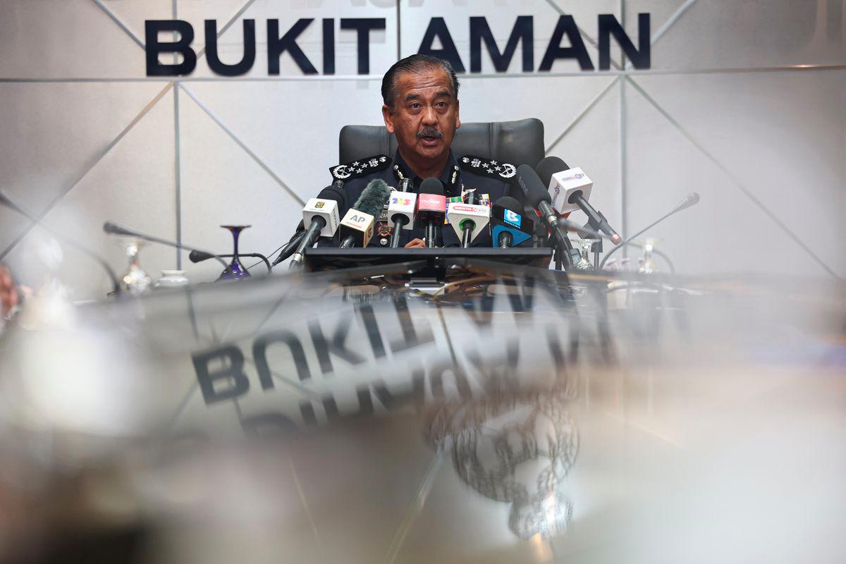 Ketua Polis Negara terima Darjah Utama Bakti Cemerlang Singapura Ketua Polis Negara terima Darjah Utama Bakti Cemerlang Singapura