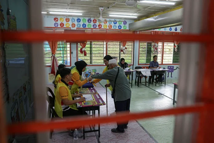 Kinabatangan_by-election_sees_over_50__voter_turnout_by_3_pm Kinabatangan by-election sees over 50% voter turnout by 3 pm