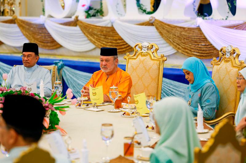 King, Queen grace Aidilfitri gathering at Istana Negara King, Queen grace Aidilfitri gathering at Istana Negara