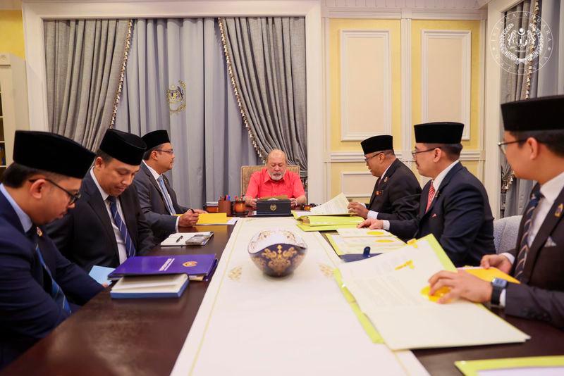 King attends meeting with Istana Negara senior management