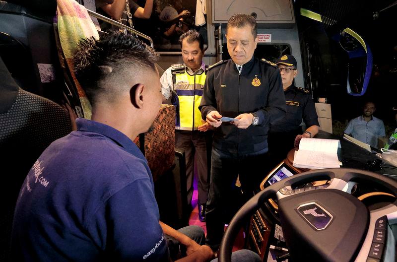 Kluang fatal crash: JPJ probes trailer company’s safety compliance Kluang fatal crash: JPJ probes trailer company’s safety compliance