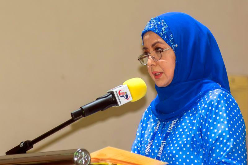 Knowledge without noble values can produce corrupt, irresponsible individuals - Queen