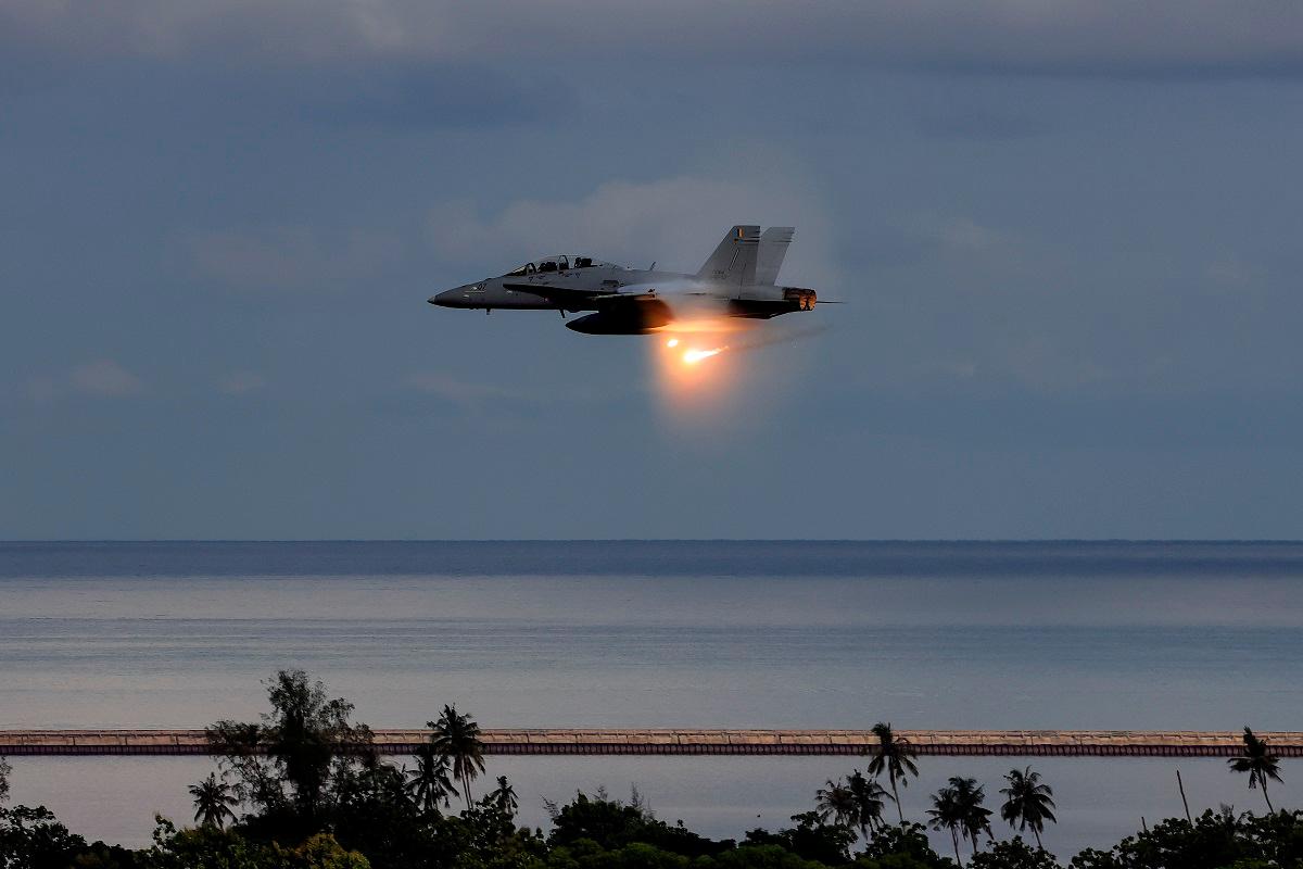 LIMA’25 kicks off with spectacular aerial display by RMAF