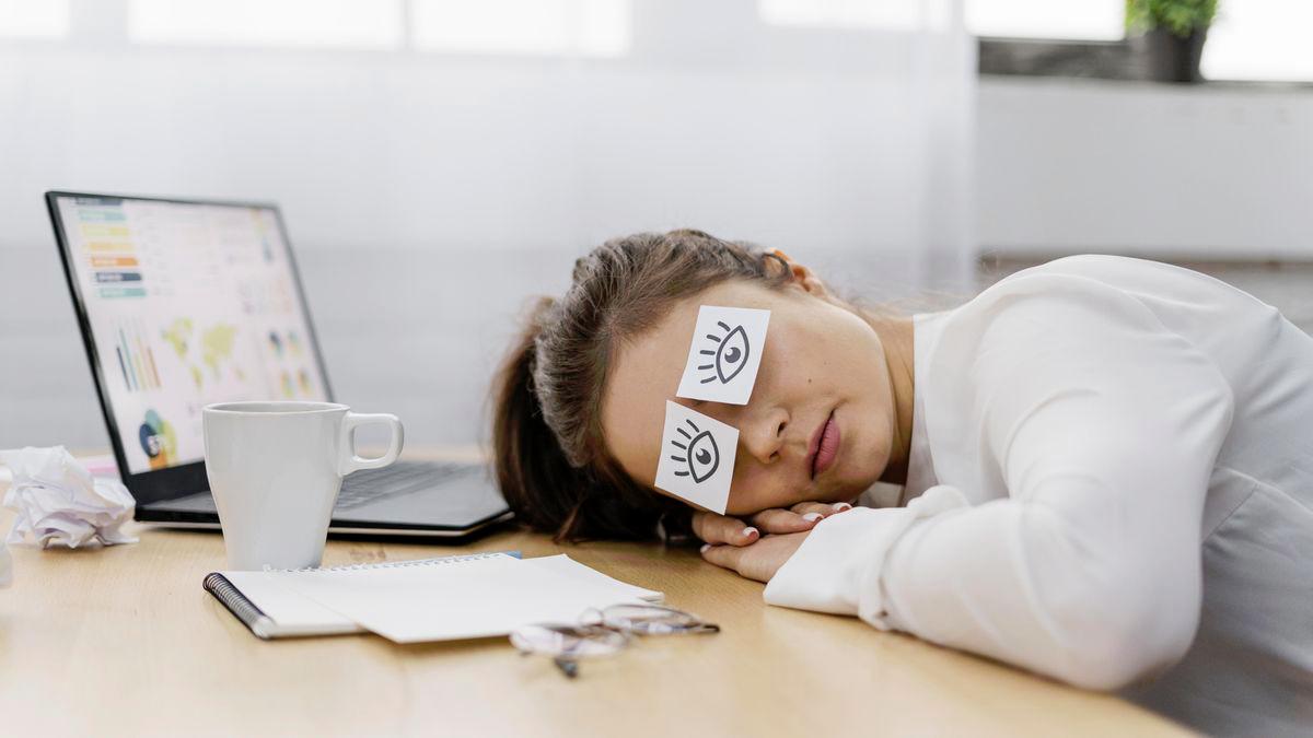 “Late to work, early for free food”: Netizen calls out Gen Z interns for being rude &amp; lazy 