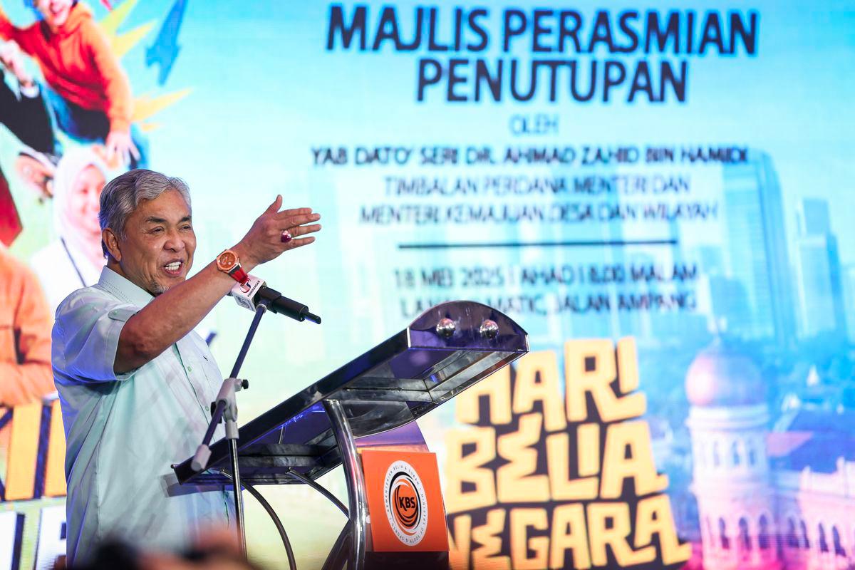 Lebih 100,000 permohonan masuk institusi TVET direkodkan sejak April - Ahmad Zahid Lebih 100,000 permohonan masuk institusi TVET direkodkan sejak April - Ahmad Zahid