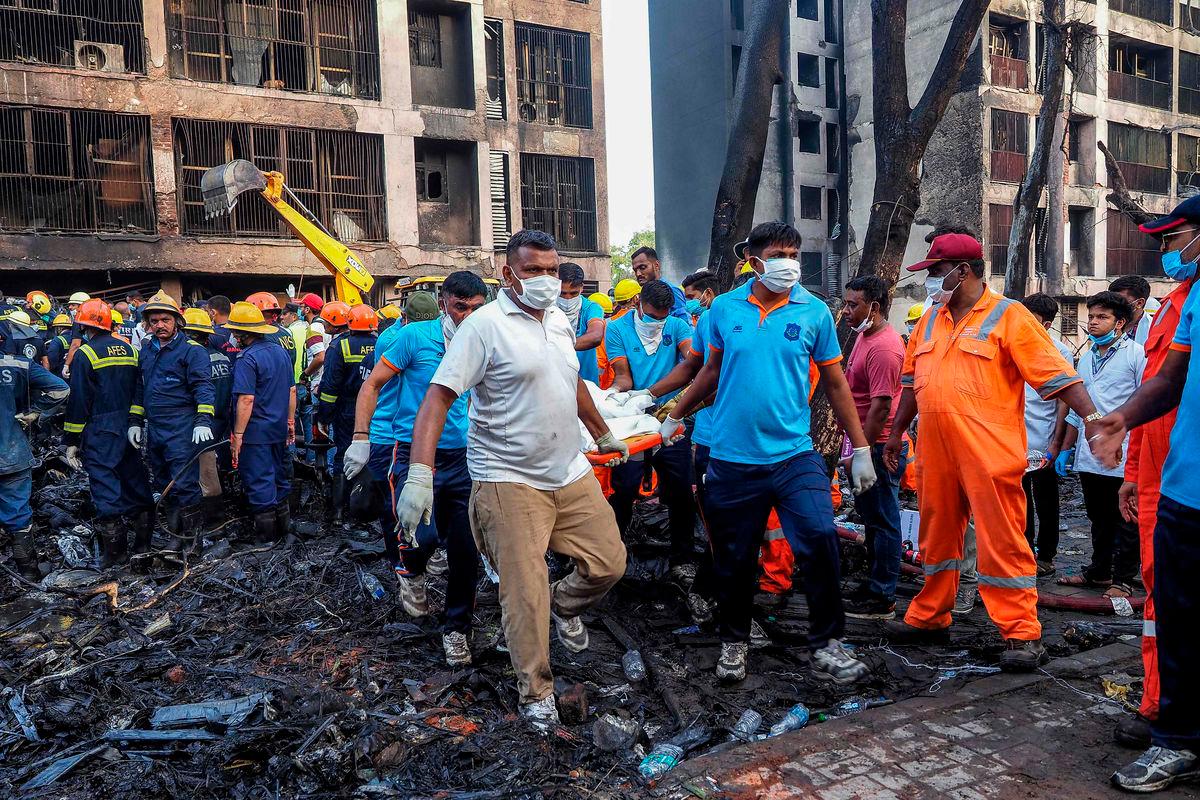 Lebih 200 mayat ditemukan di lokasi nahas pesawat Air India - Media Tempatan Lebih 200 mayat ditemukan di lokasi nahas pesawat Air India - Media Tempatan