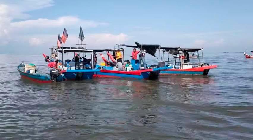 Lelaki jatuh bot ketika sauk kerang ditemukan lemas Lelaki jatuh bot ketika sauk kerang ditemukan lemas