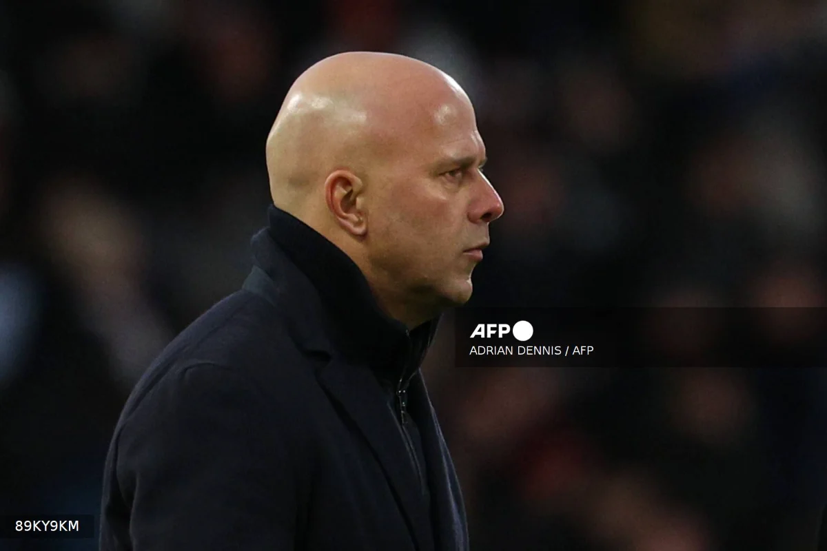 Liverpool_s_Ekitike_injury_adds_to_Slot_s_attacking_crisis