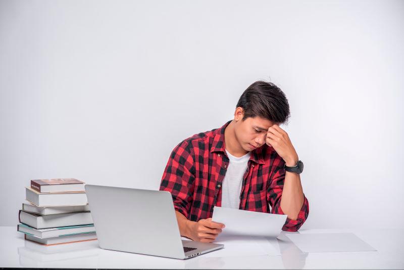 Local man earning RM10,000 contemplates taking up side hustle to afford house for parents