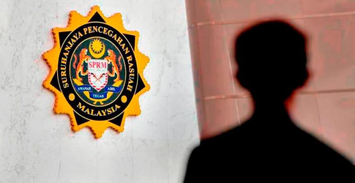 MACC arrests two foreigners for trying to bribe police MACC arrests two foreigners for trying to bribe police
