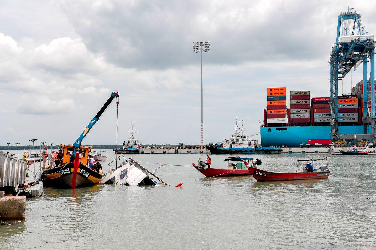 MMEA: Capsized boat refloated, search for missing couple continues