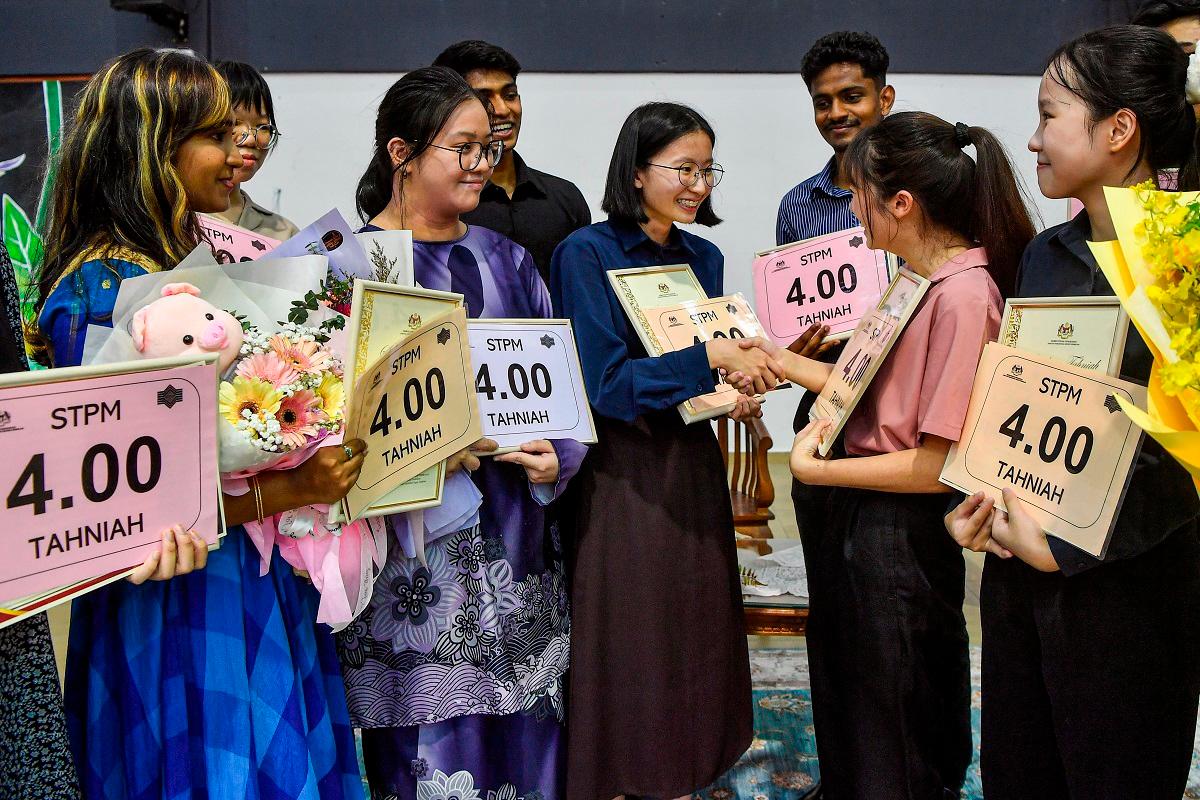 MOE offers 300 STPM scholarships for education programmes MOE offers 300 STPM scholarships for education programmes