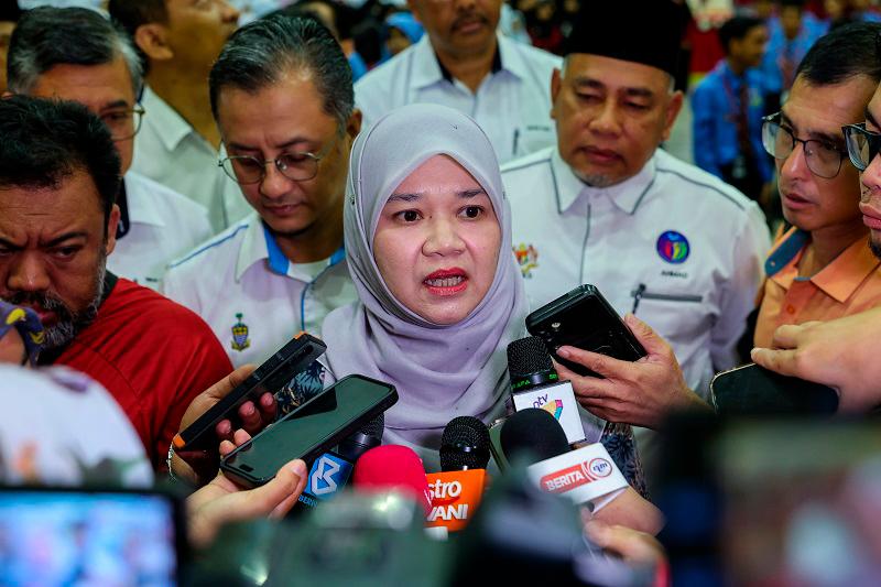 MOE ready to implement PdPR during ASEAN Summit to ease traffic congestion - Fadhlina MOE ready to implement PdPR during ASEAN Summit to ease traffic congestion - Fadhlina