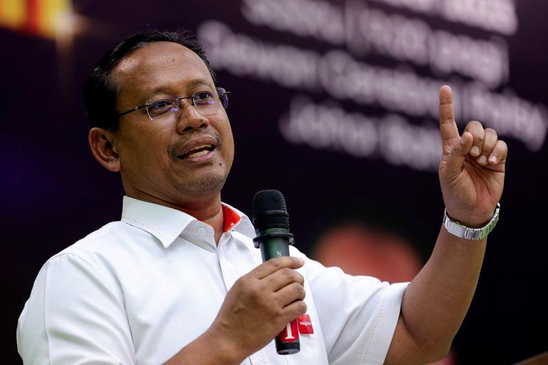 MOH urged to maintain 42-hour work week for healthcare workers - Parliamentary Select Committee MOH urged to maintain 42-hour work week for healthcare workers - Parliamentary Select Committee