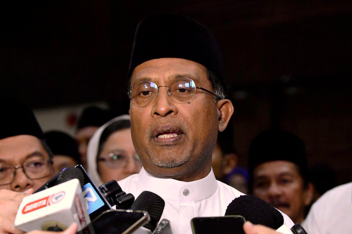 MOHE continues monitoring Malaysian students in Iran - Zambry