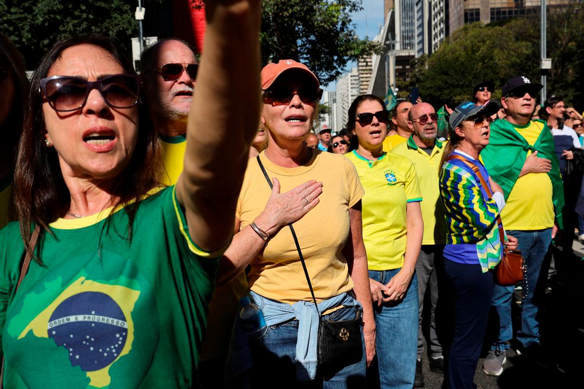 Mahkamah Brazil arah bekas presiden Jair Bolsonaro tahan rumah