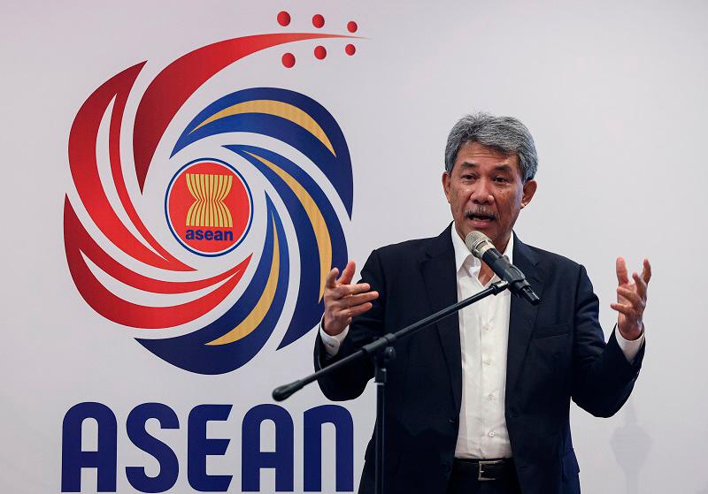 Malaysia, China to set up consultative council to monitor 31 MoUs - Mohamad