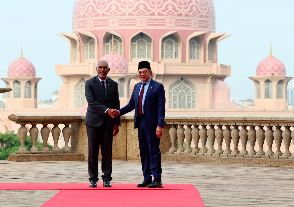 Malaysia, Maldives to diversify cooperation in floating solar, defence and digital tech - Anwar