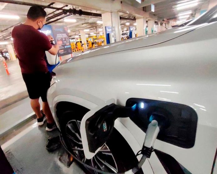 Malaysia aims for 10,000 EV charging stations by 2025